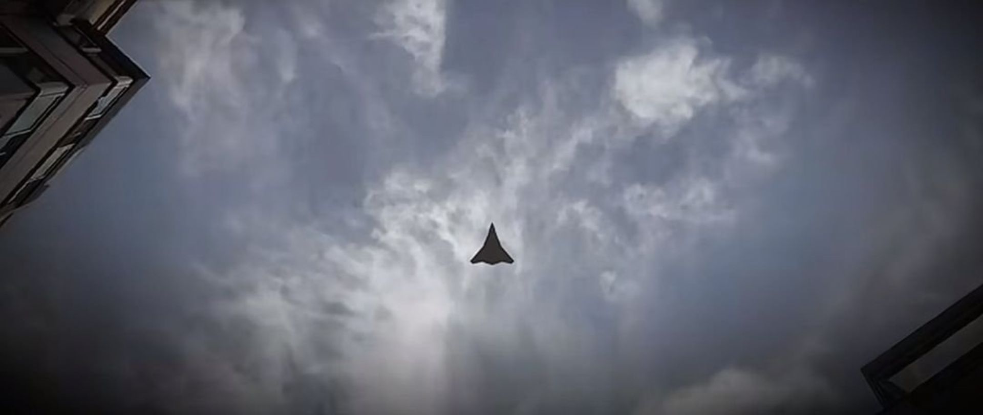 جنگنده‌ی پنهان‌کار چینی در آسمان