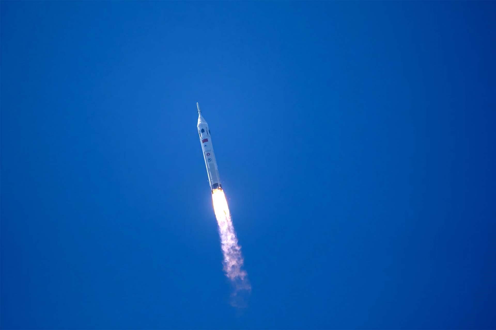 موشک چینی در آسمان