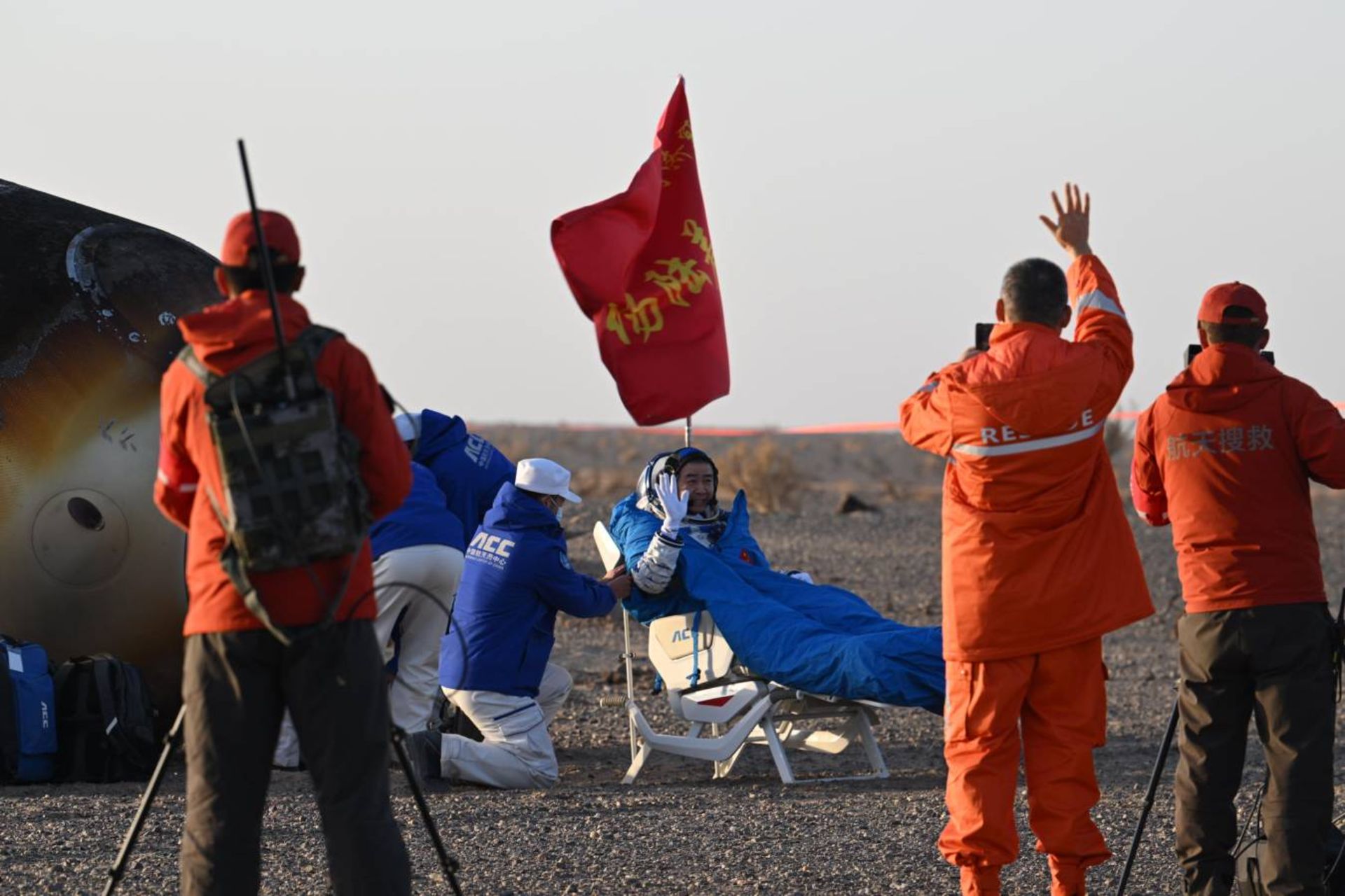 خدمه شنزو-۲۰ در ۱۴ نوامبر به سلامت در صحرای گبی فرود آمدند.