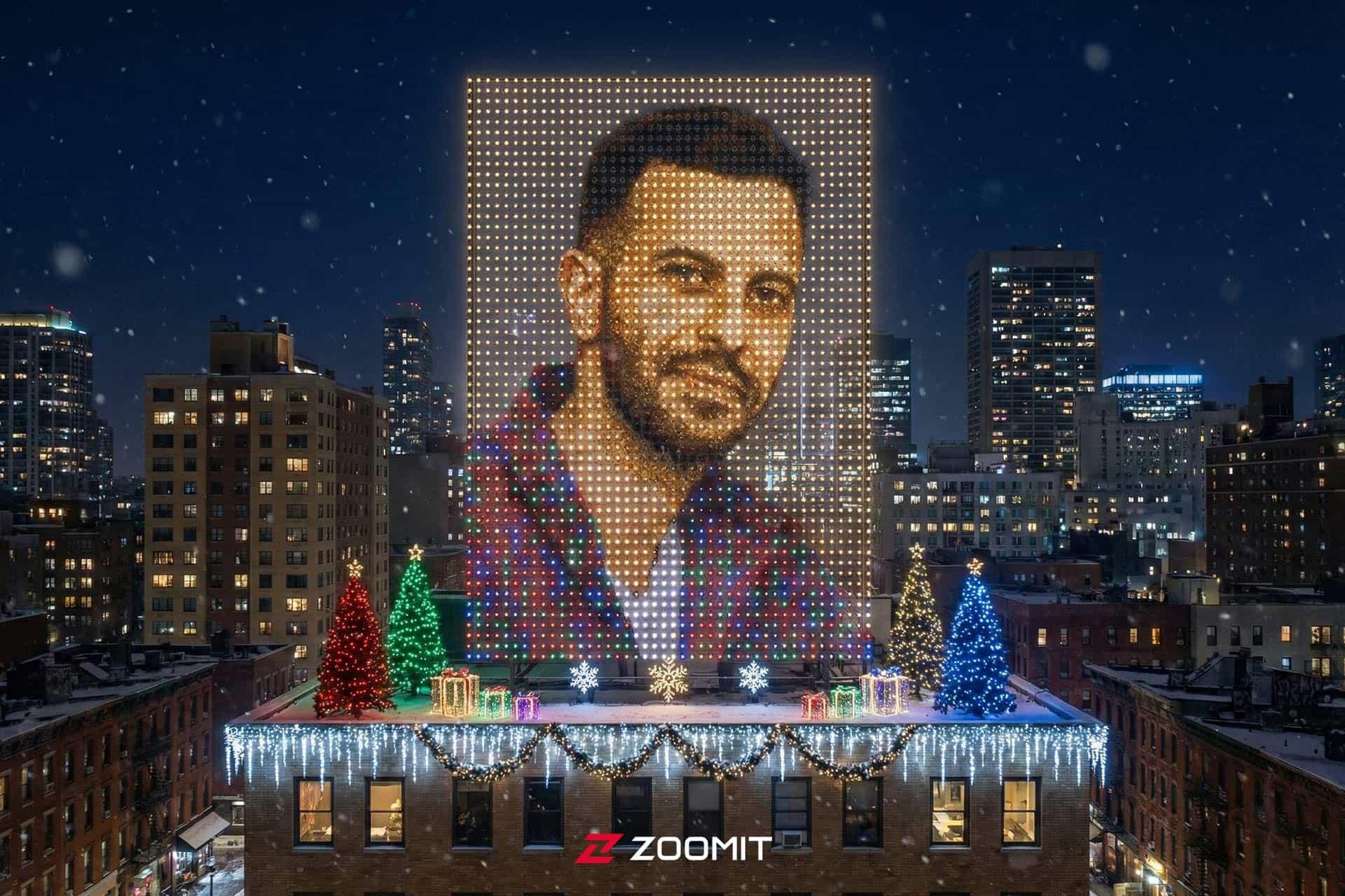 تصویر یک مرد به صورت یک چراغانی کریسمس روی سقف ساختمان