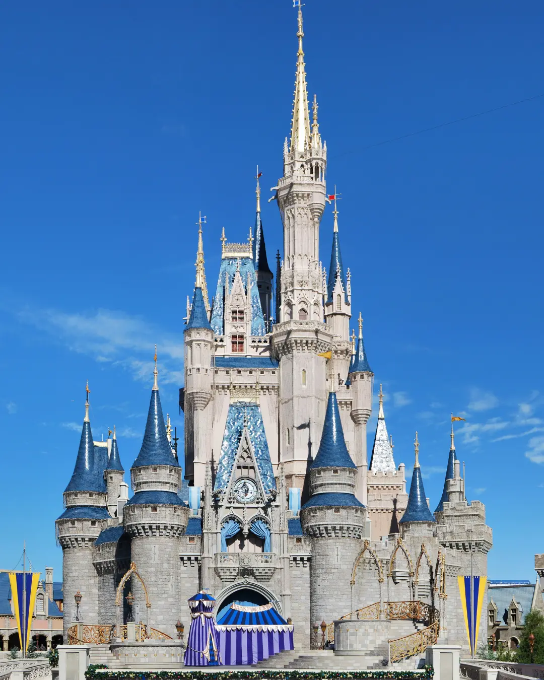 قلعه سیندرلا (Cinderella Castle) در پارک موضوعی مجیک کینگدام