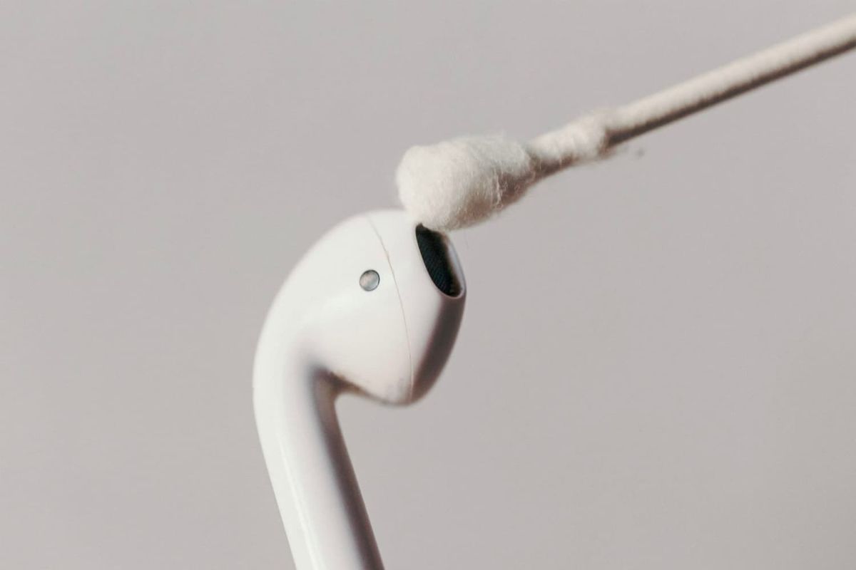 سواب پنبه ای روی ایرپاد