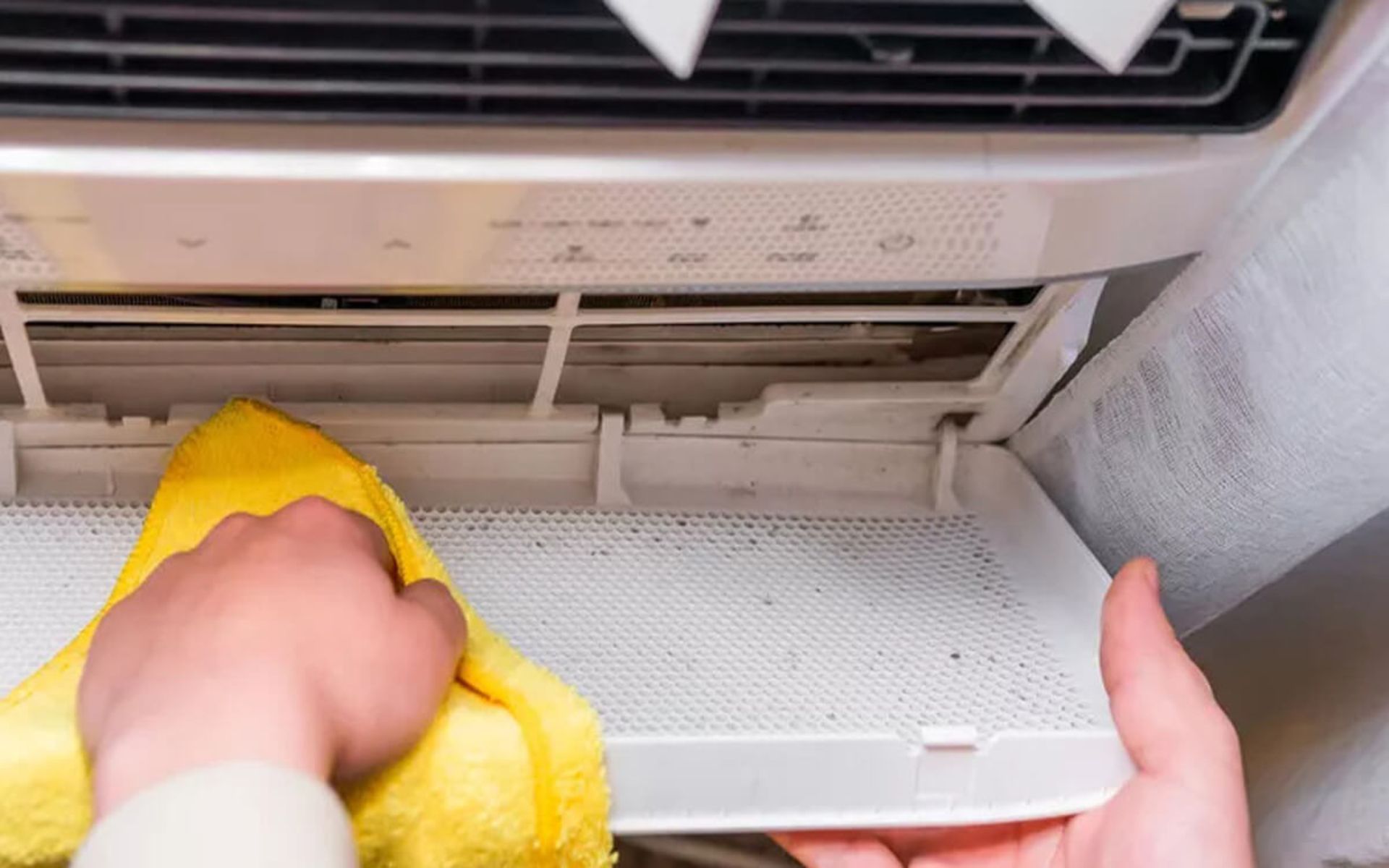 تمیز کردن پنل جلویی کولر گازی پنجره‌ای