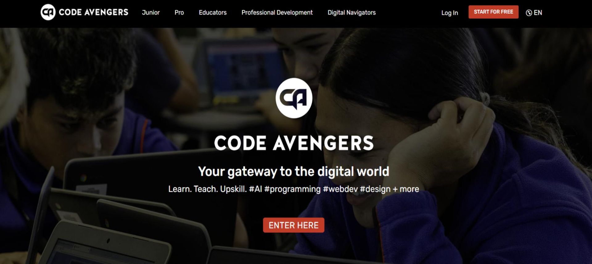 سایت آموزش برنامه نویسی Codeavengers