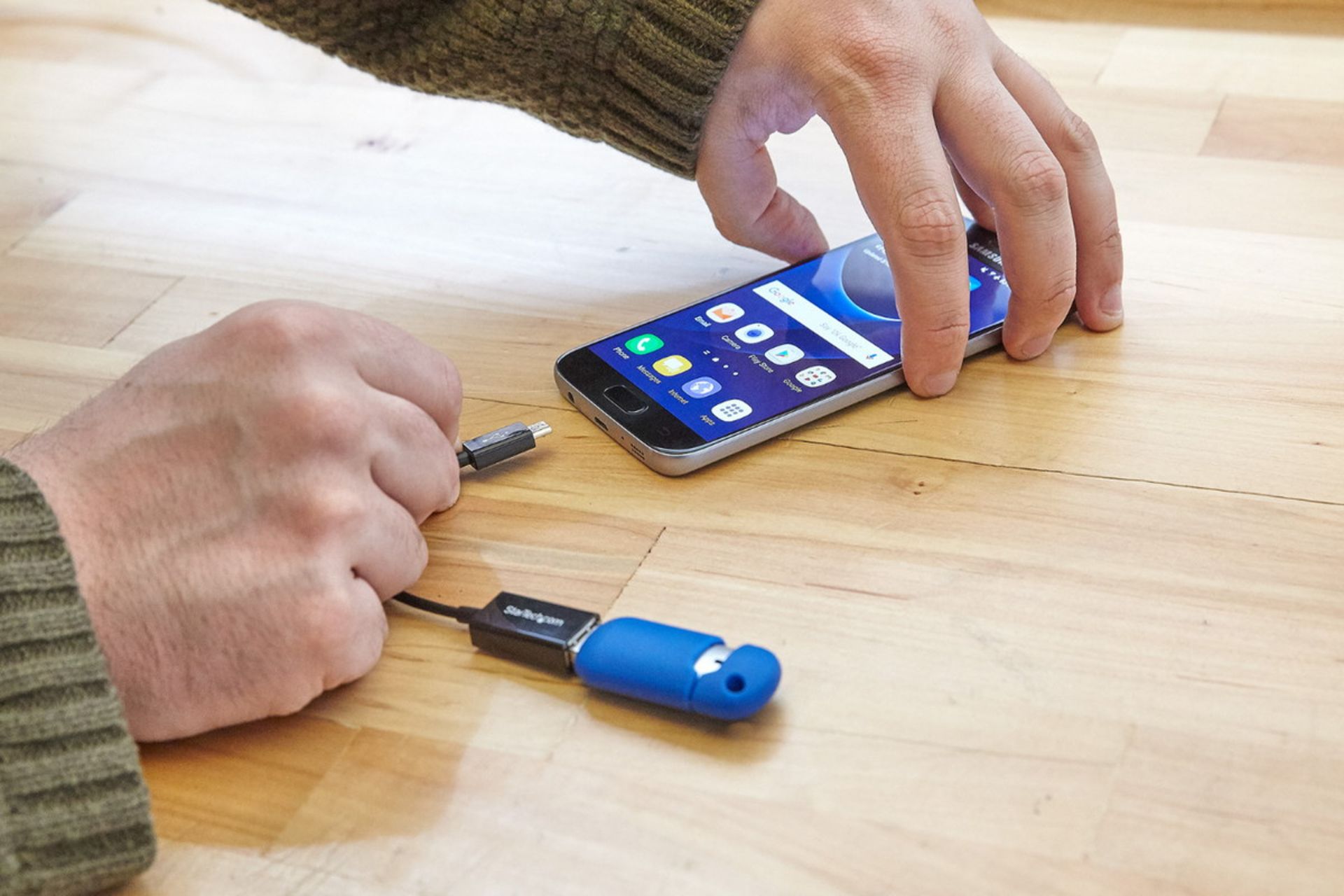 اتصال فلش به پورت شارژ گوشی همراه