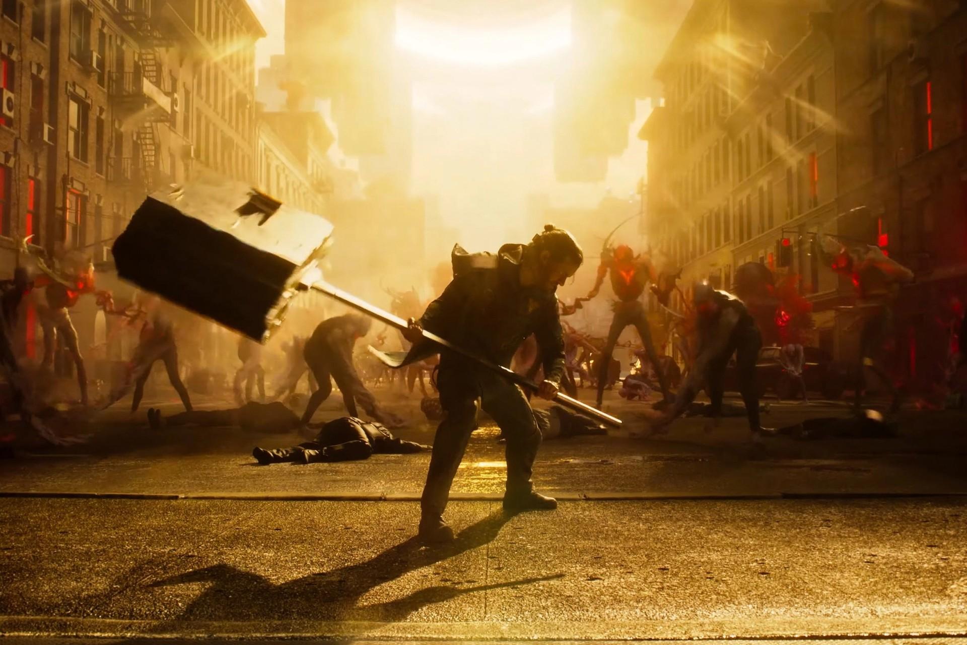 یک مرد با چکش آهنین بزرگ مقابل غول‌ها