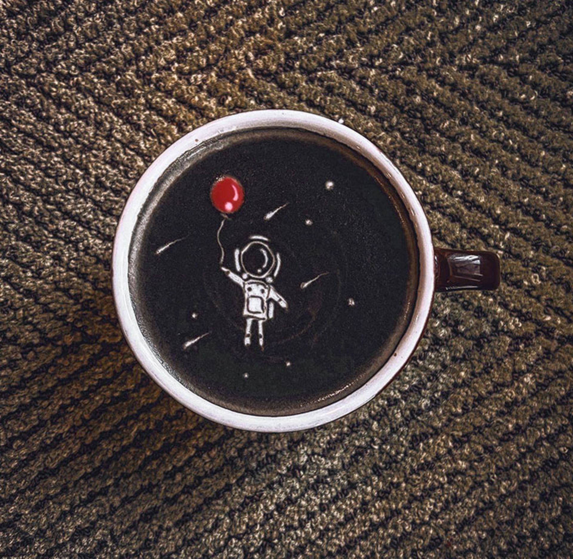 لاته آرت دختر با بادکنک قرمز