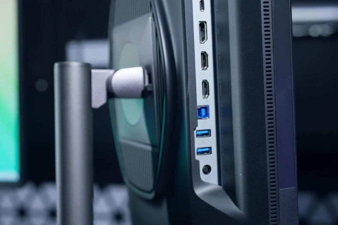 پورت های مانیتور کولرمستر Tempest G2711