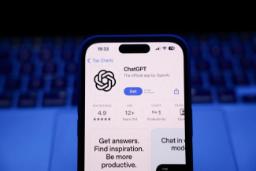 صفحه اپ استور ChatGPT روی گوشی آیفون