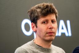 سم آلتمن / Sam Altman مدیرعامل OpenAI در حال تفکر