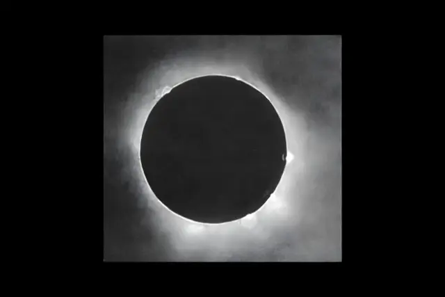 نخستین تصویر ثبت‌شده در تاریخ از خورشیدگرفتگی کامل چگونه گرفته شد؟