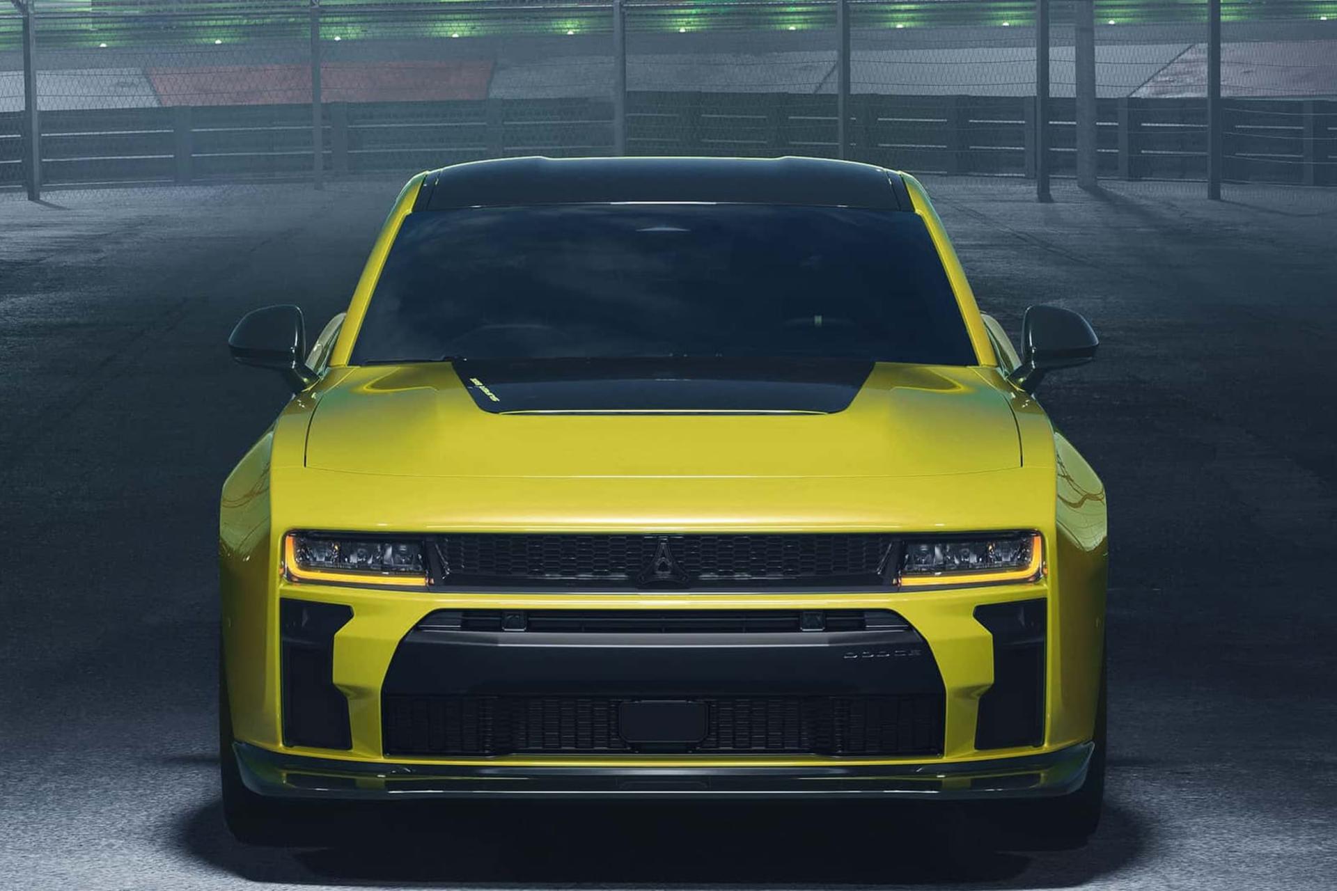 خودروی زرد رنگ دوج سوپر بی (Dodge Super Bee) با طراحی نمای جلو