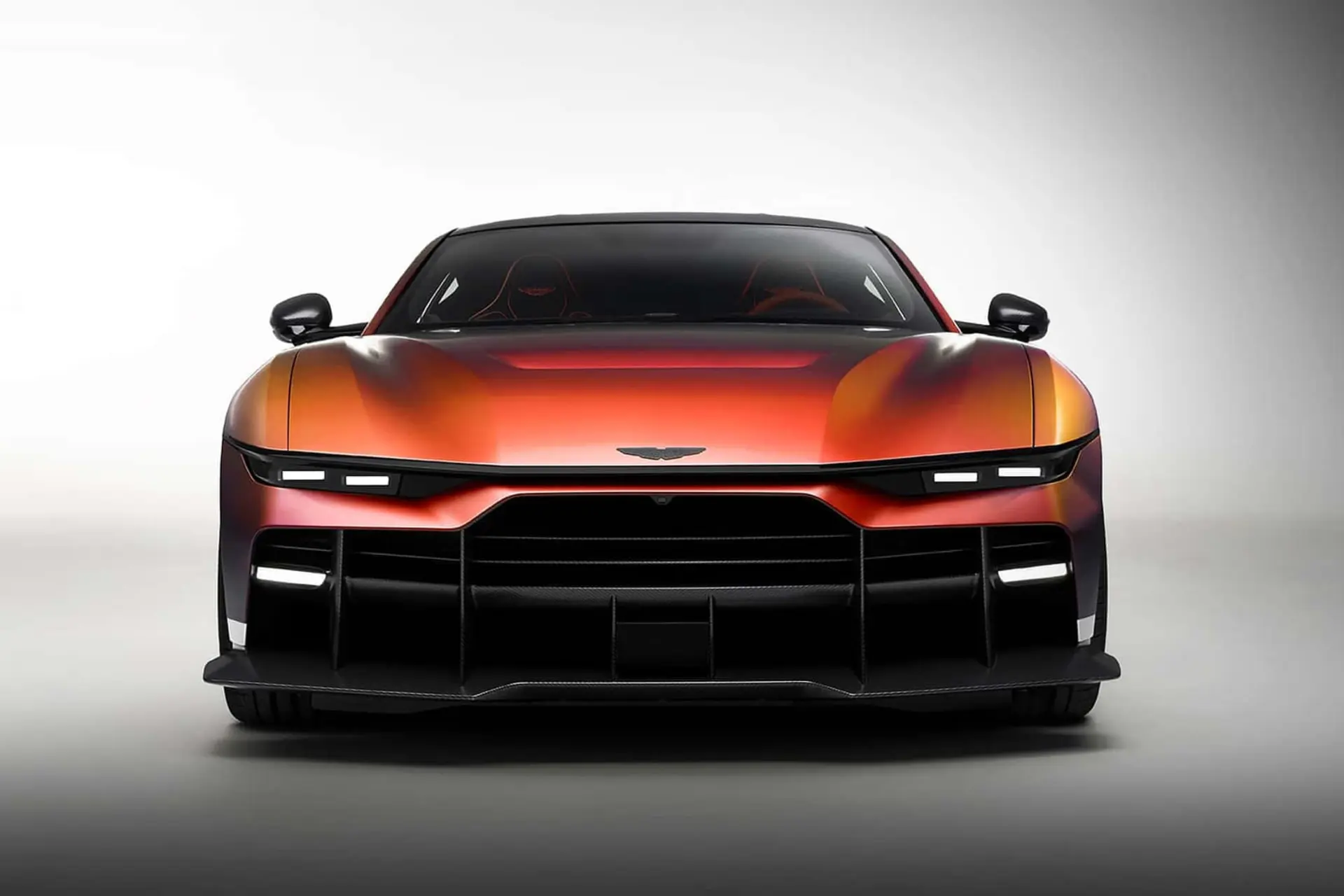 خودرو استون مارتین Valen با رنگ نارنجی و مشکی