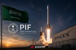 موشک اسپیس‌ایکس (SpaceX) در حال پرتاب از سکوی موشک‌سازی در کنار پرچم عربستان