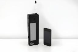 گوشی هوشمند IBM Simon در کنار یک گوشی مدرن