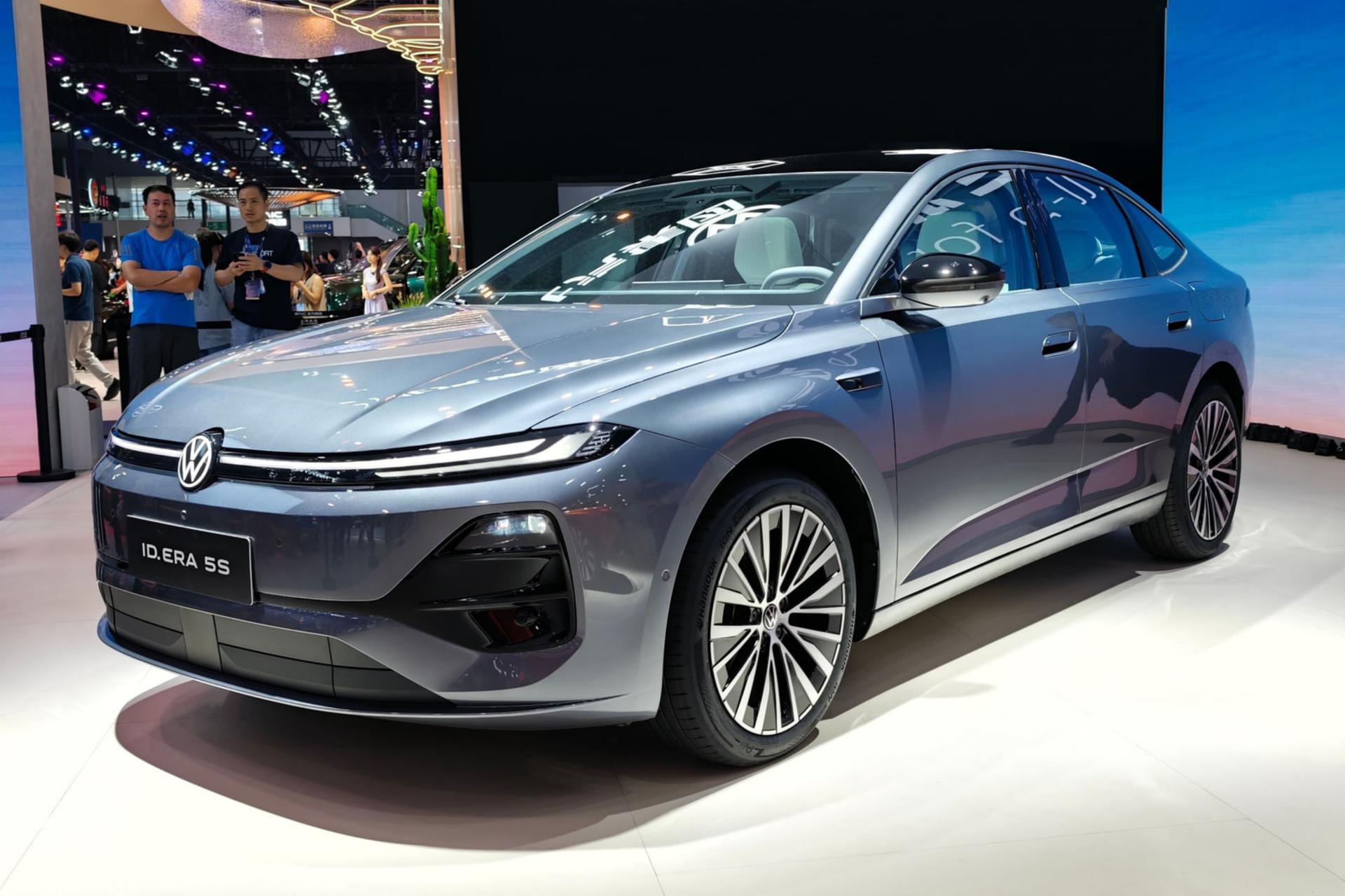 خودرو برقی فولکس‌واگن (Volkswagen) مدل ID. ERA SS با رنگ آبی متالیک
