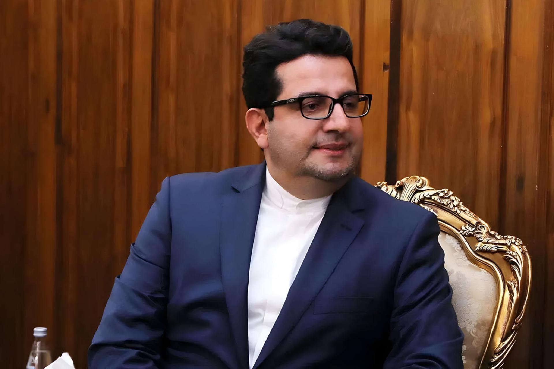 معاون رئیس‌جمهور در حال صحبت درباره پایان دوره محدودیت اینترنت