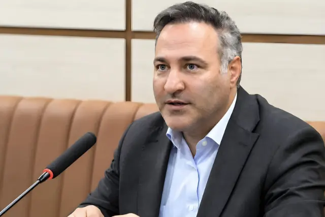 یک نماینده مجلس: افزایش نرخ ارز نباید بهانه‌ای برای چندبرابر شدن قیمت گوشی باشد