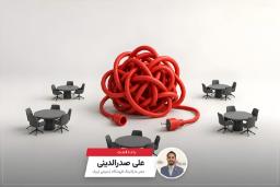 کلاف پیچیده از سیم برق قرمز رنگ در میان میزهای کنفرانس