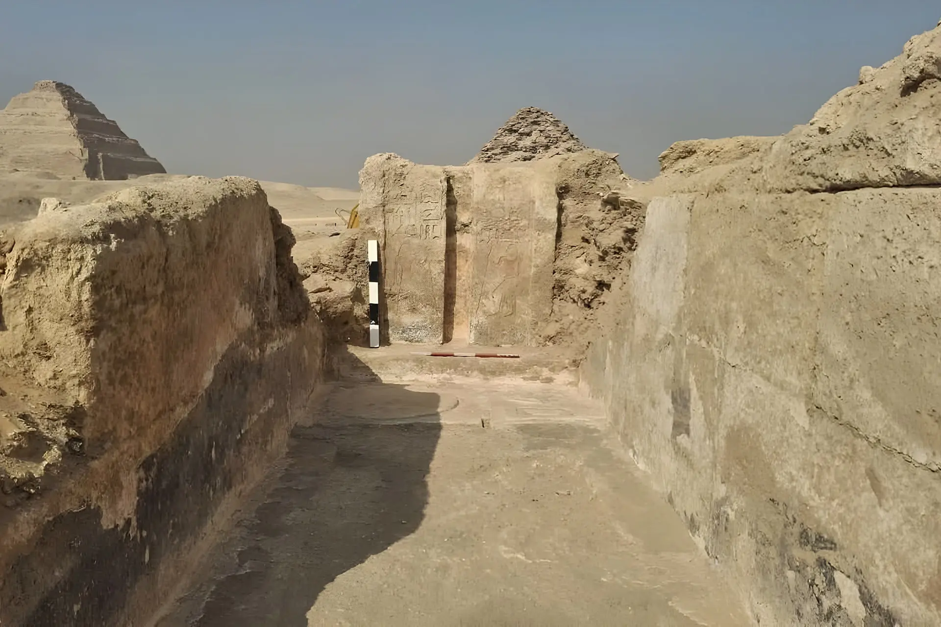 دیواره‌های سنگی آرامگاه باستانی در منطقه سقاره (Saqqara) مصر