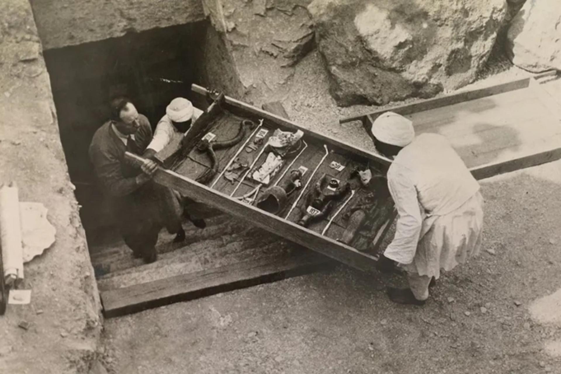 بازگشایی مقبره توت‌عنخ‌آمون