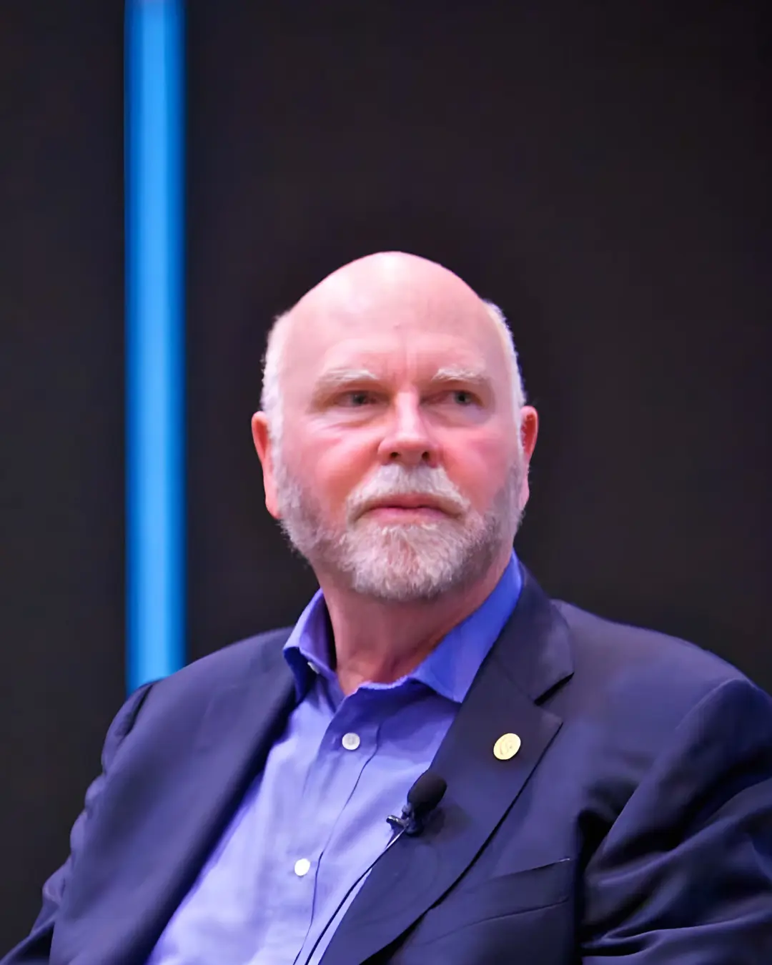 کریگ ونتر (Craig Venter) دانشمند شیمی در نشست علمی نوآوری
