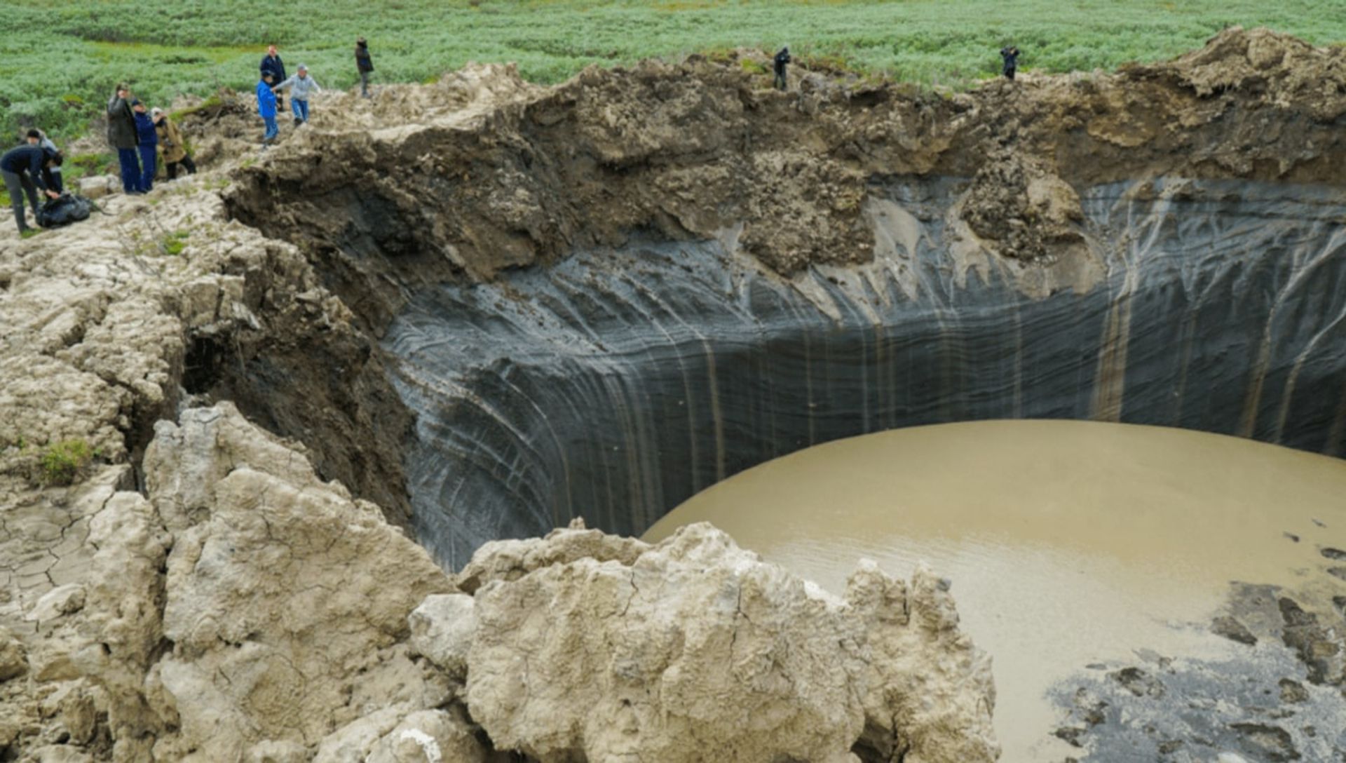 یکی از دهانه‌های شبه‌جزیره یامال در روسیه