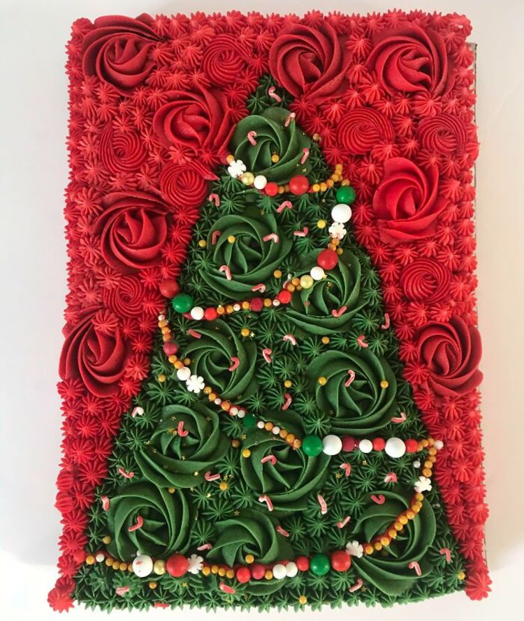 کیک درخت کریسمس در خامه قرمز و سبز