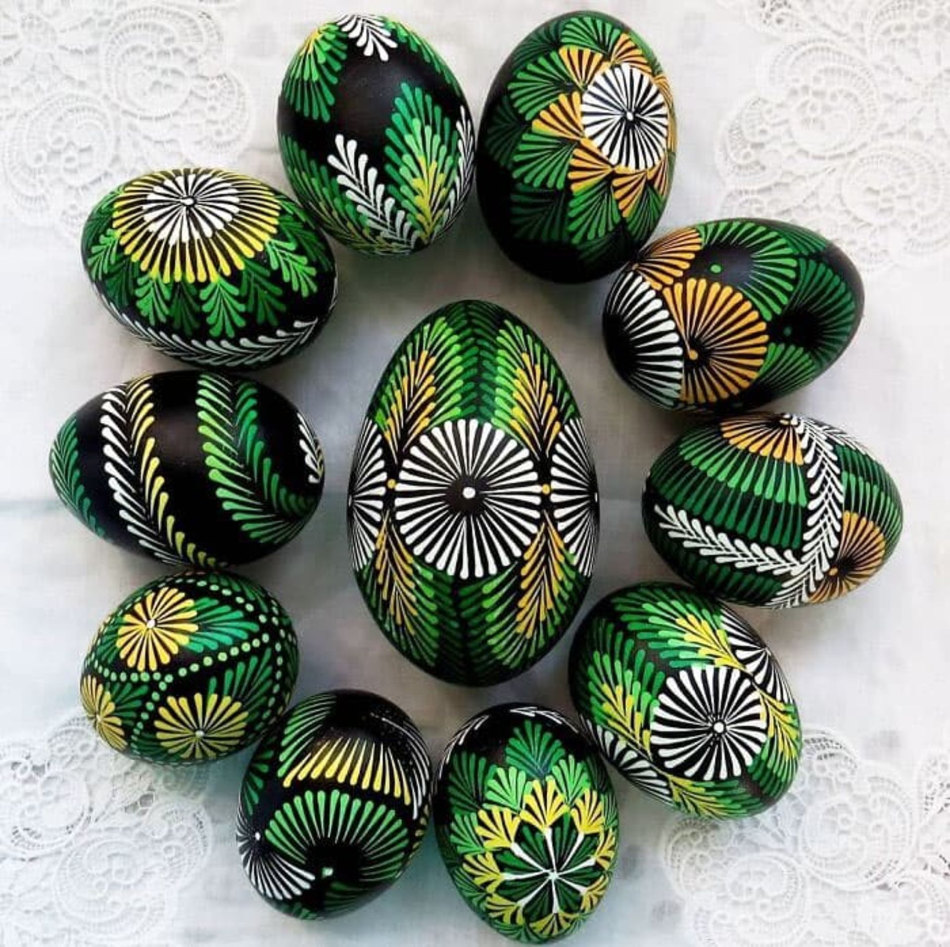 تخم‌مرغ رنگی پترن سبز عید پاک 