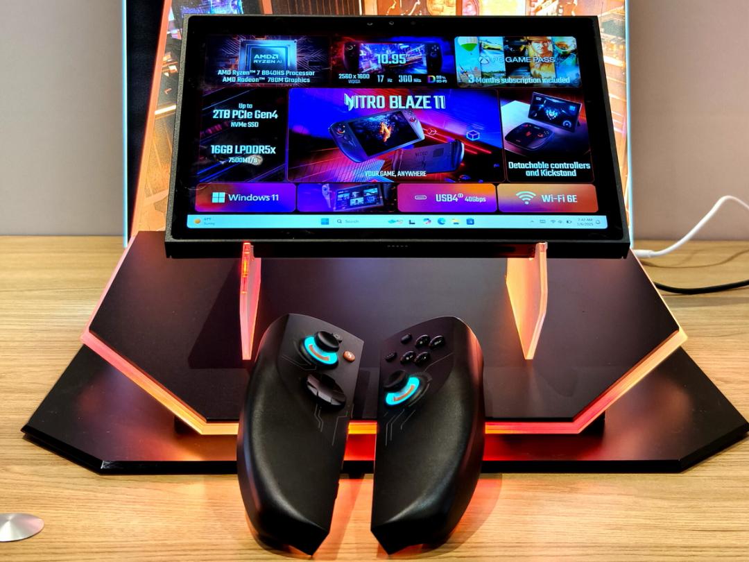 کنسول ایسر Nitro Blaze 11 با کنترلرهای جدا