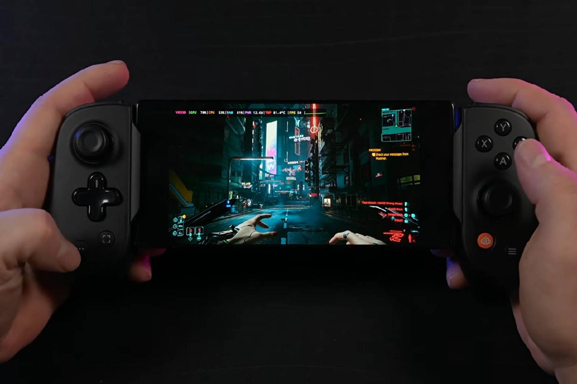 اجرای بازی کامپیوتری سایبرپانک ۲۰۷۷ روی گوشی اندروید