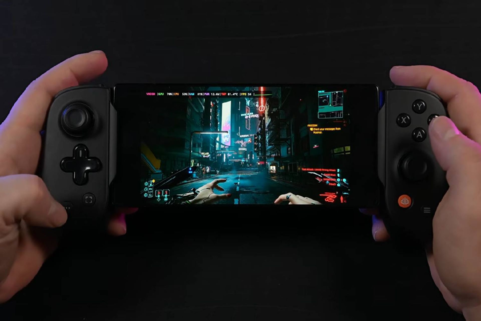 اجرای بازی کامپیوتری سایبرپانک ۲۰۷۷ روی گوشی اندروید