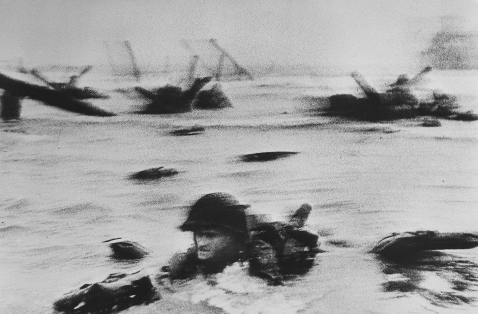 عکس D-Day اثر رابرت کاپا (۱۹۴۴)