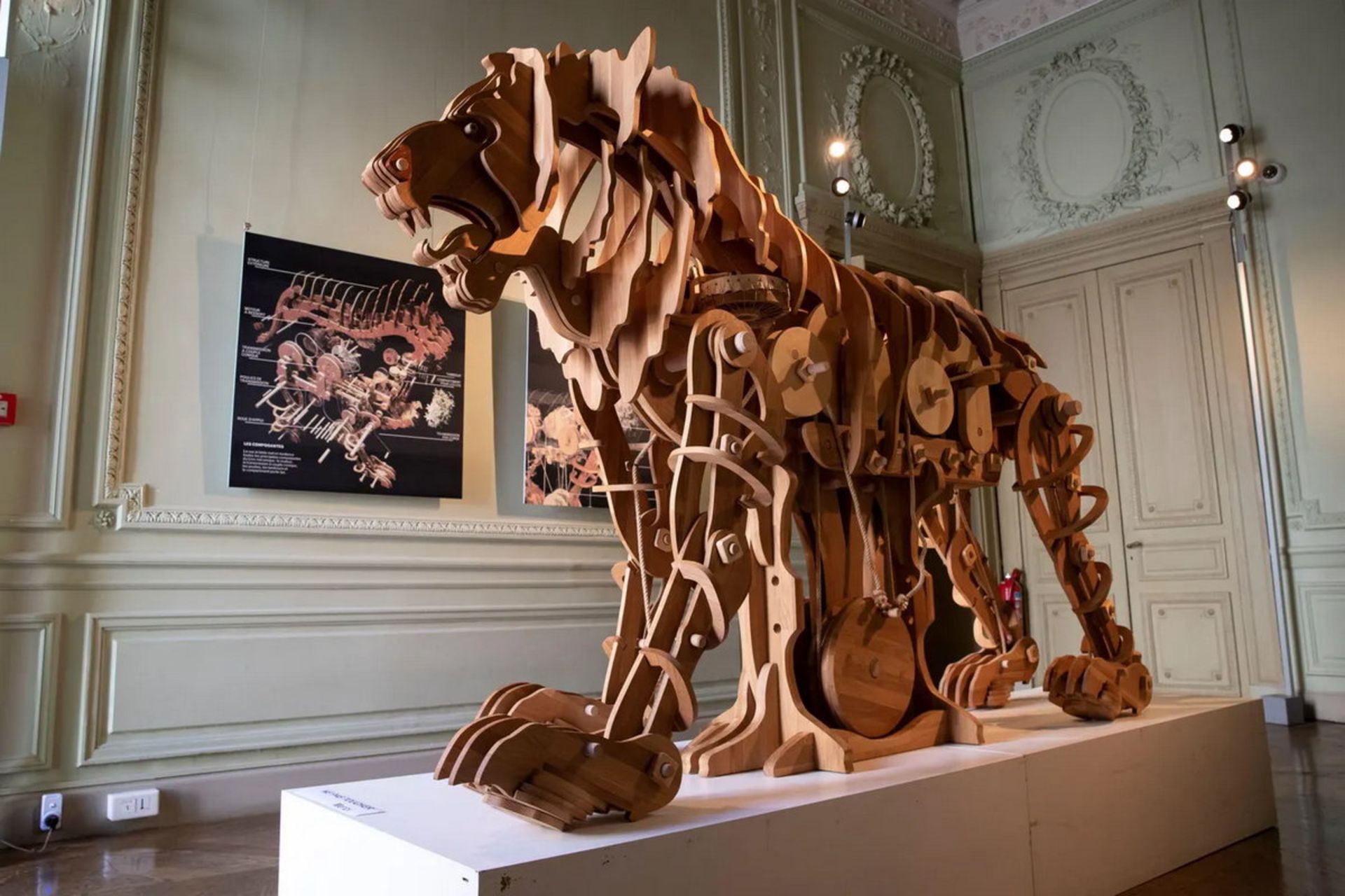 مجسمه شیر مکانیکی داوینچی 