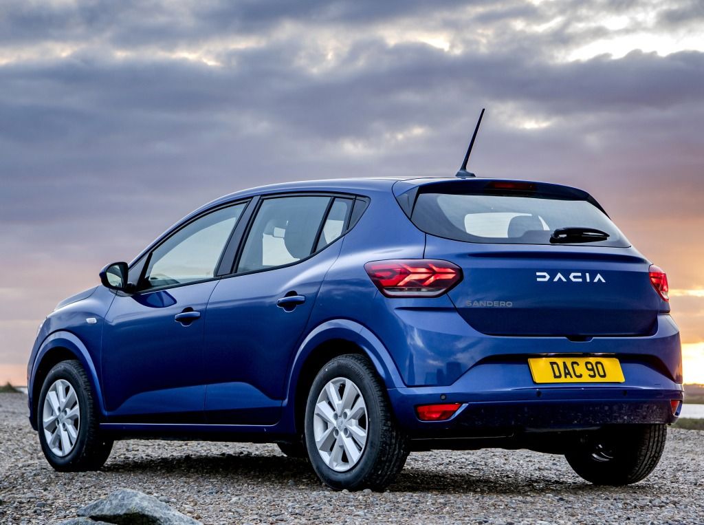 نمایی از سه‌رخ عقب خودروی داچیا ساندرو