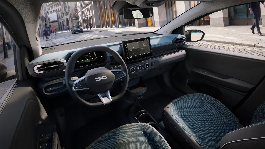 نمای داشبورد و فرمان خودروی برقی داچیا اسپرینگ (Dacia Spring) با نمایشگر دیجیتال