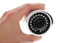 دوربین نظارتی داهوا Dahua DH-IPC-HFW1230S در دست