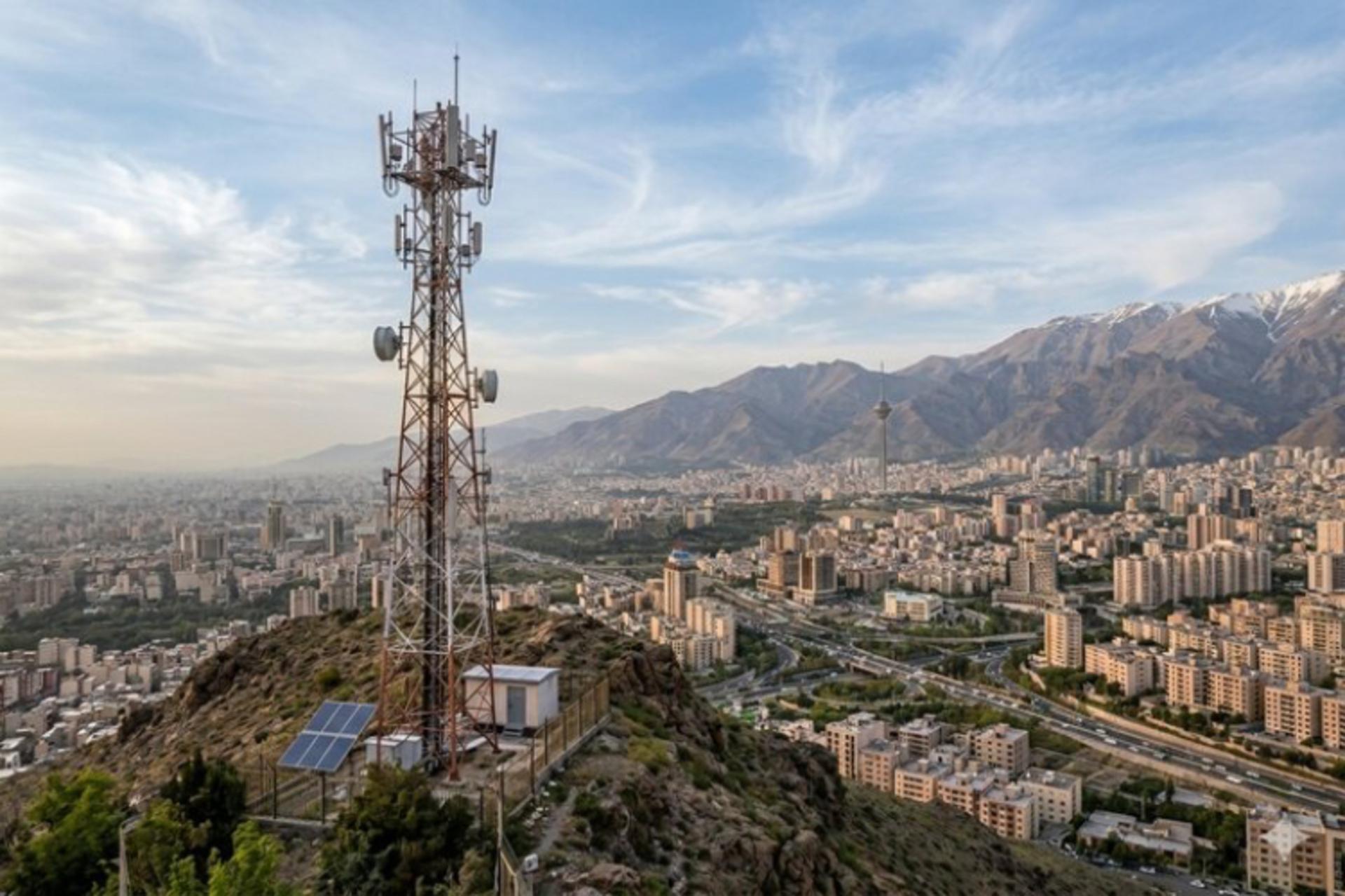 دکل مخابراتی در تهران