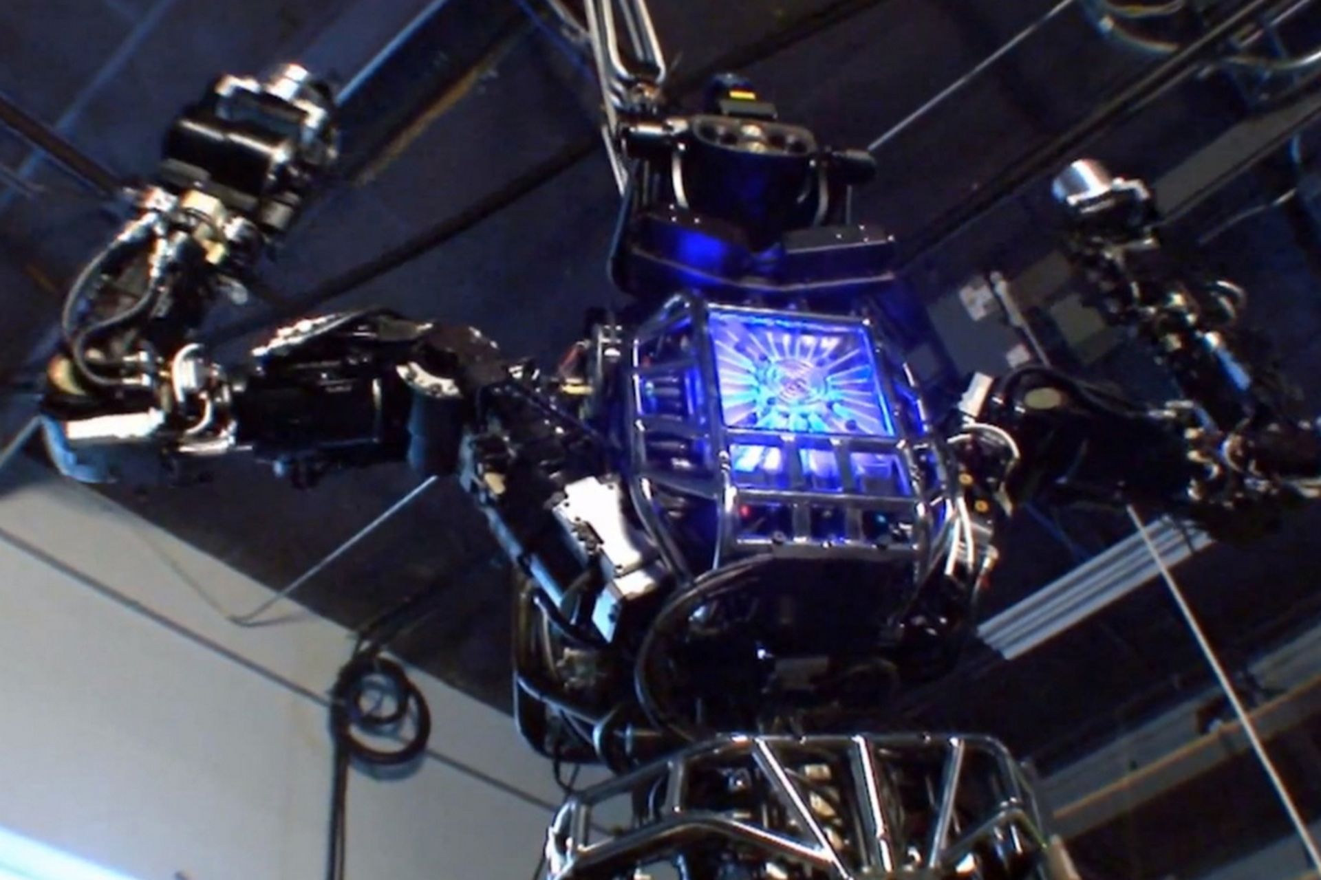 اولین نسخه ربات اطلس در سال 2013