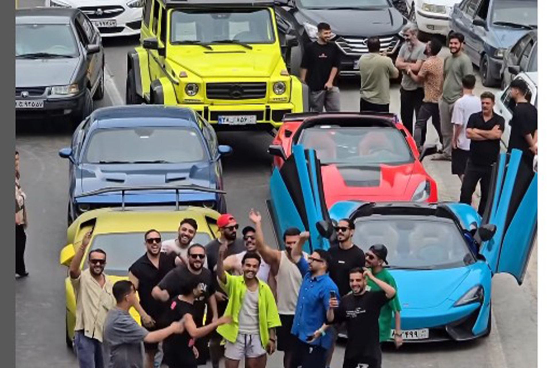 گروهی راننده خودروهای لوکس وارداتی