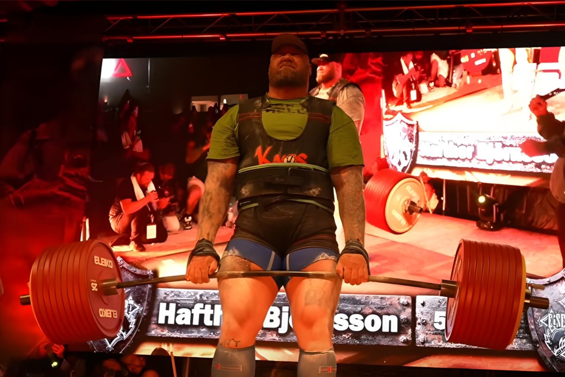 هافتور بیورنسون درحال ددلیفت وزنه ۵۰۵ کیلوگرمی