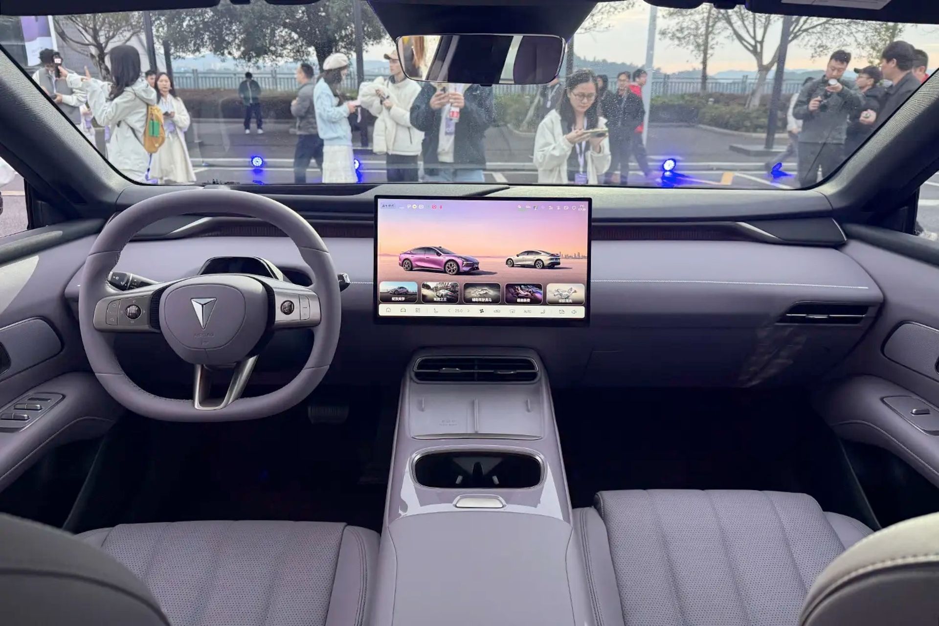 نمای داخل کابین خودرو دیپال L06