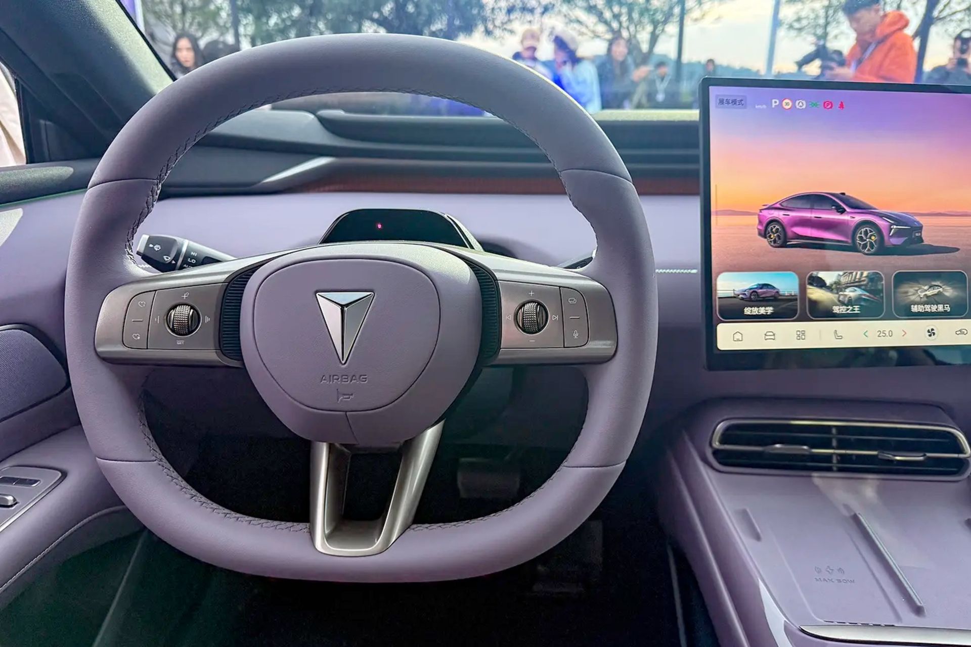 نمای داخل کابین خودرو دیپال L06