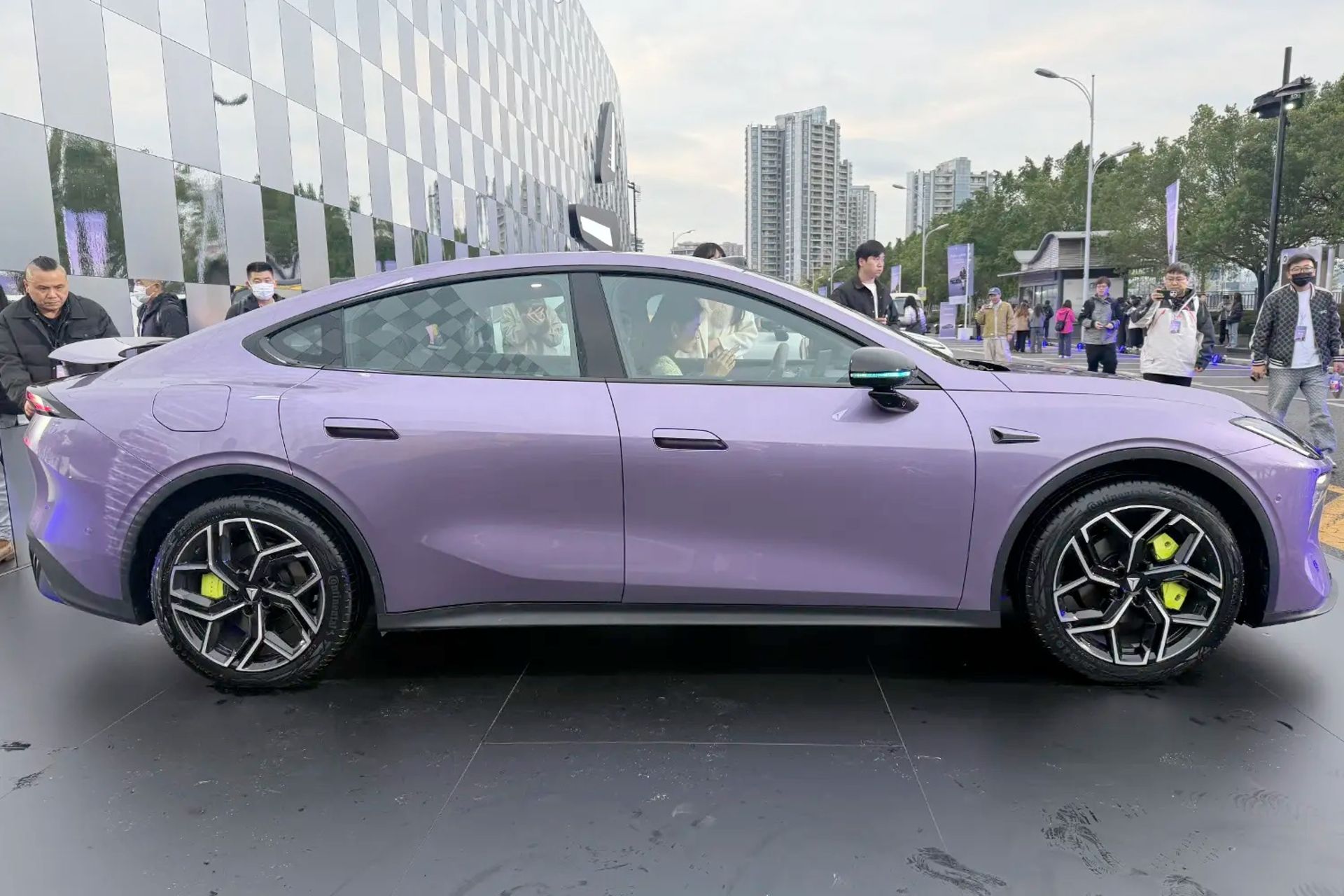 نمای جانبی خودرو دیپال L06