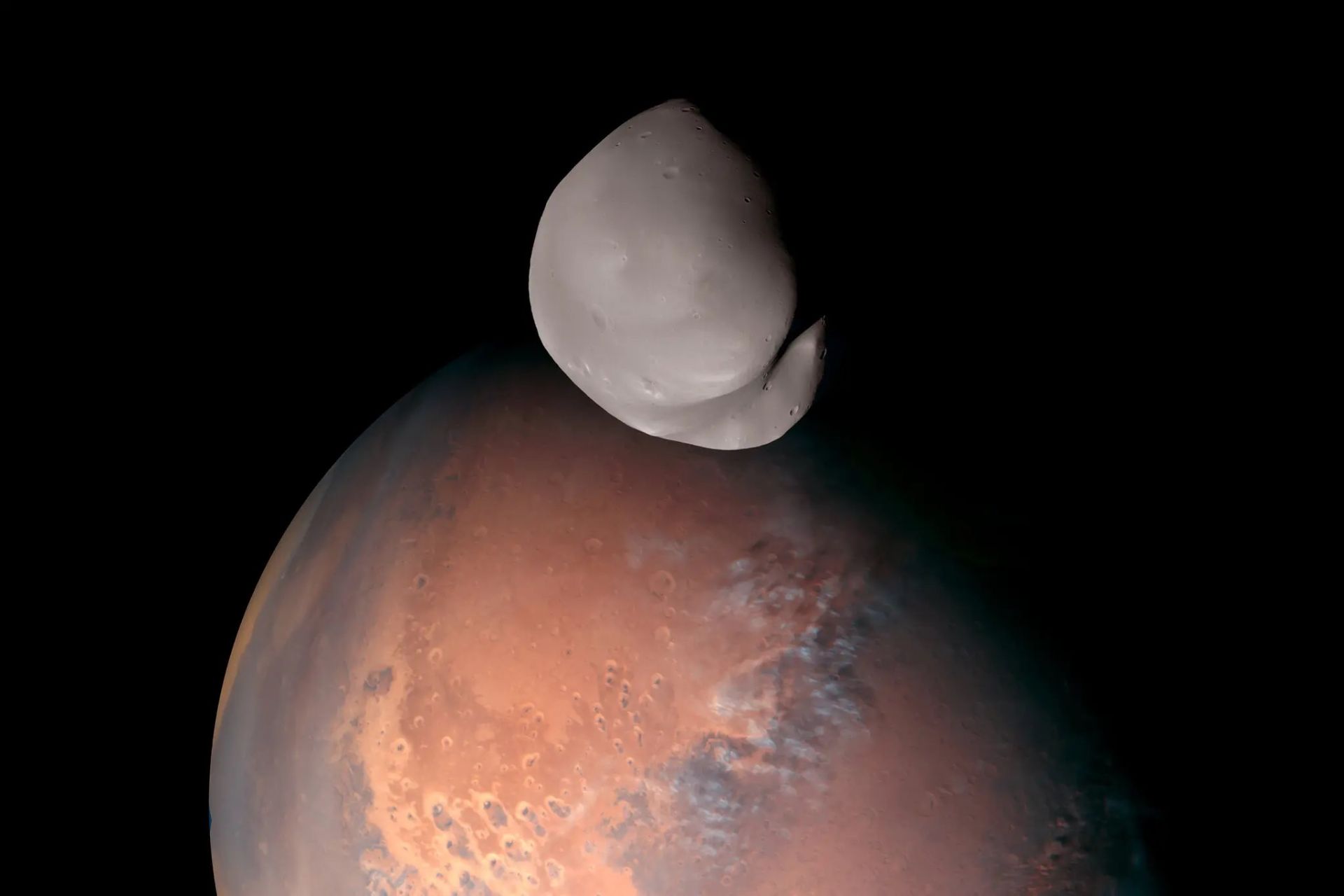 دیموس و مریخ از نگاه مدارگرد اماراتی امید