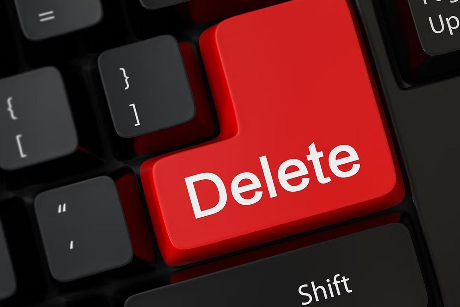 دکمه Delete قرمز رنگ بزرگ روی صفحه کلید