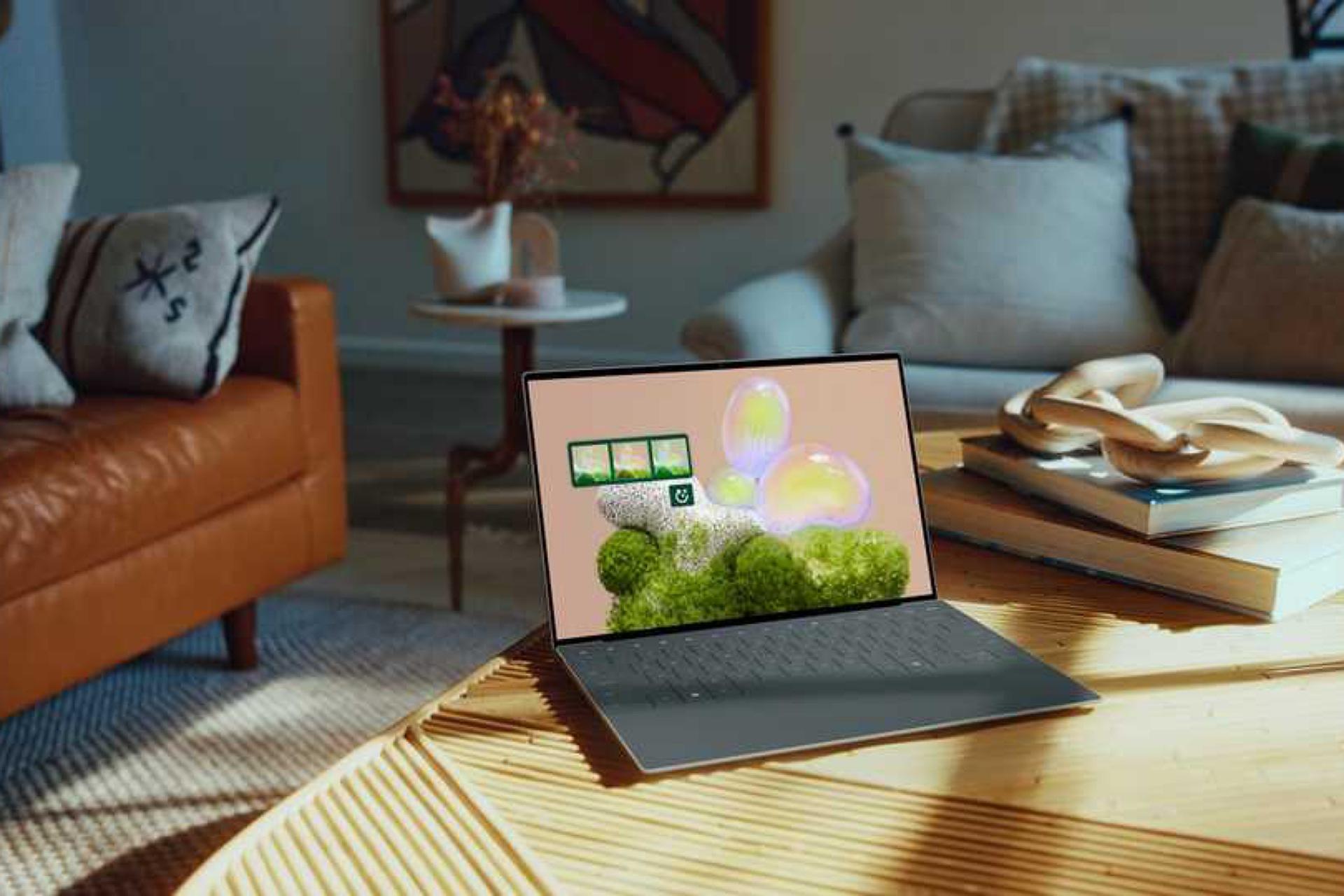 لپ‌تاپ دل XPS 13 لونار لیک روی میز