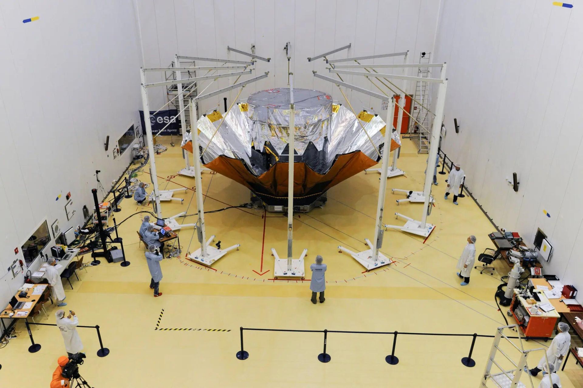 آزمایش استقرار سپر خورشیدی فضاپیمای گایا