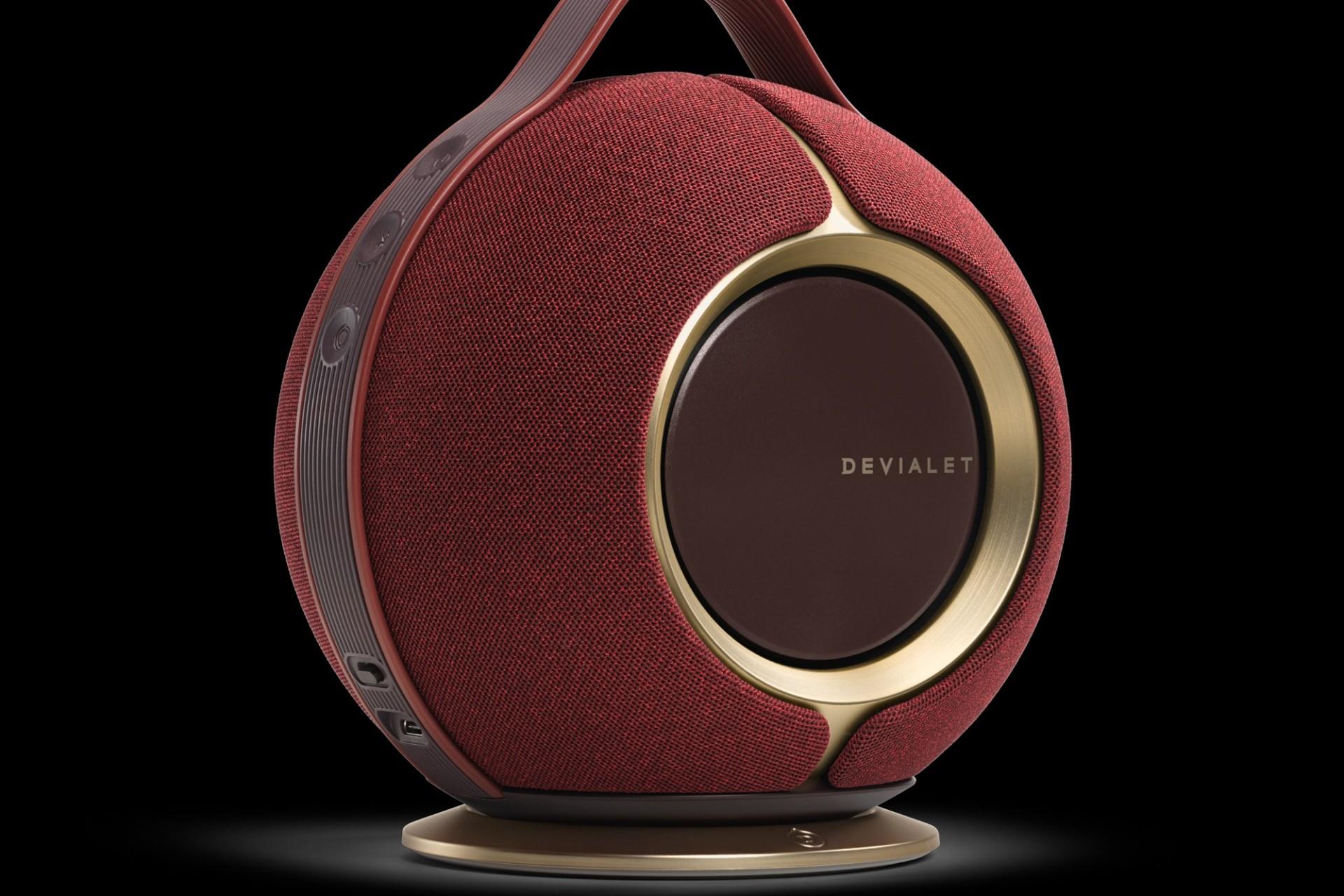 اسپیکر دایره‌ای با روکش قرمز و طلای ۲۴ عیار