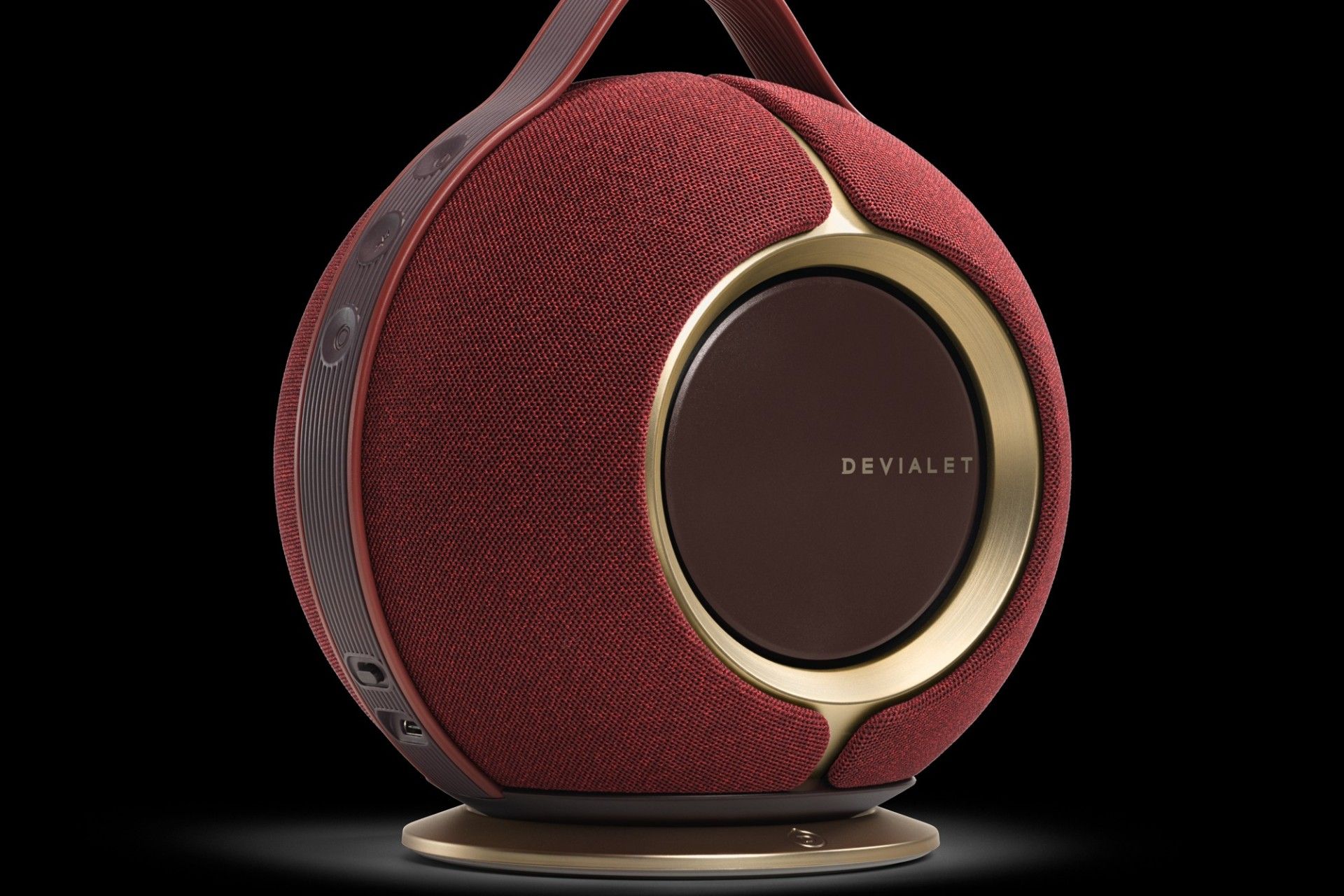 اسپیکر دایره‌ای با روکش قرمز و طلای ۲۴ عیار